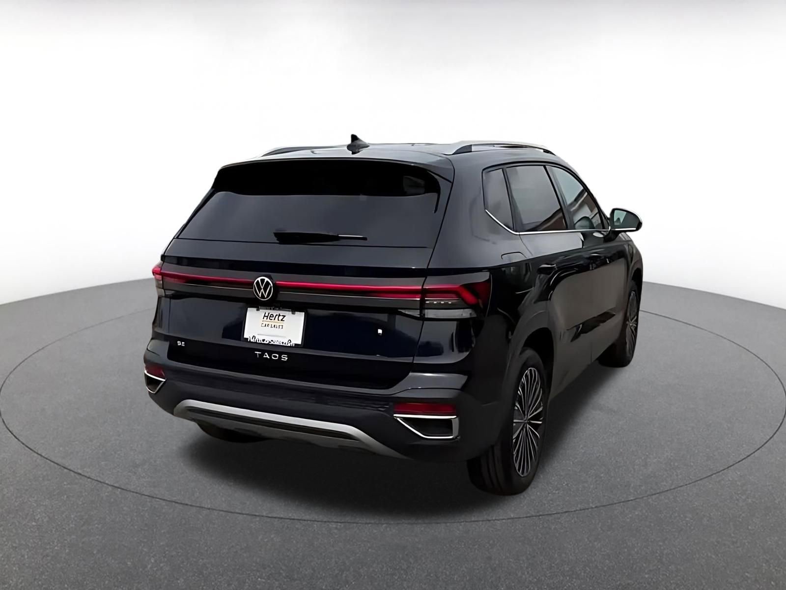 Used 2025 Volkswagen Taos SE FWD image 15