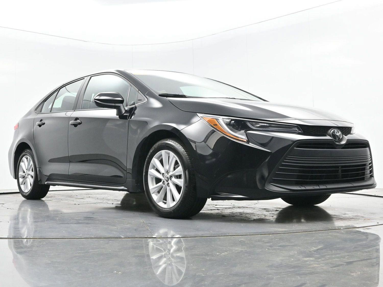 Used 2024 Toyota Corolla LE w/ LE Convenience Package image 41