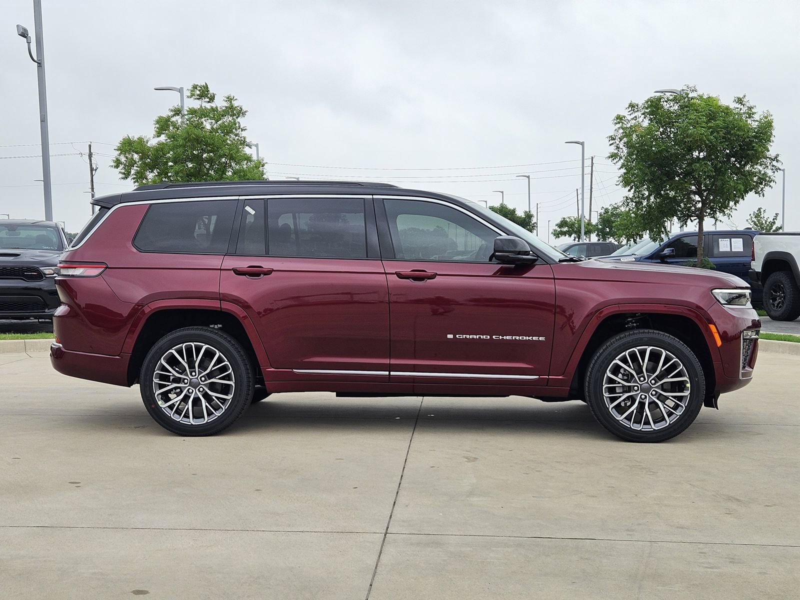 New 2026 Jeep Grand Cherokee L Summit AWD/4WD image 7