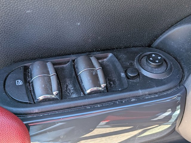 Used 2015 MINI Cooper 4-Door Hardtop image 14