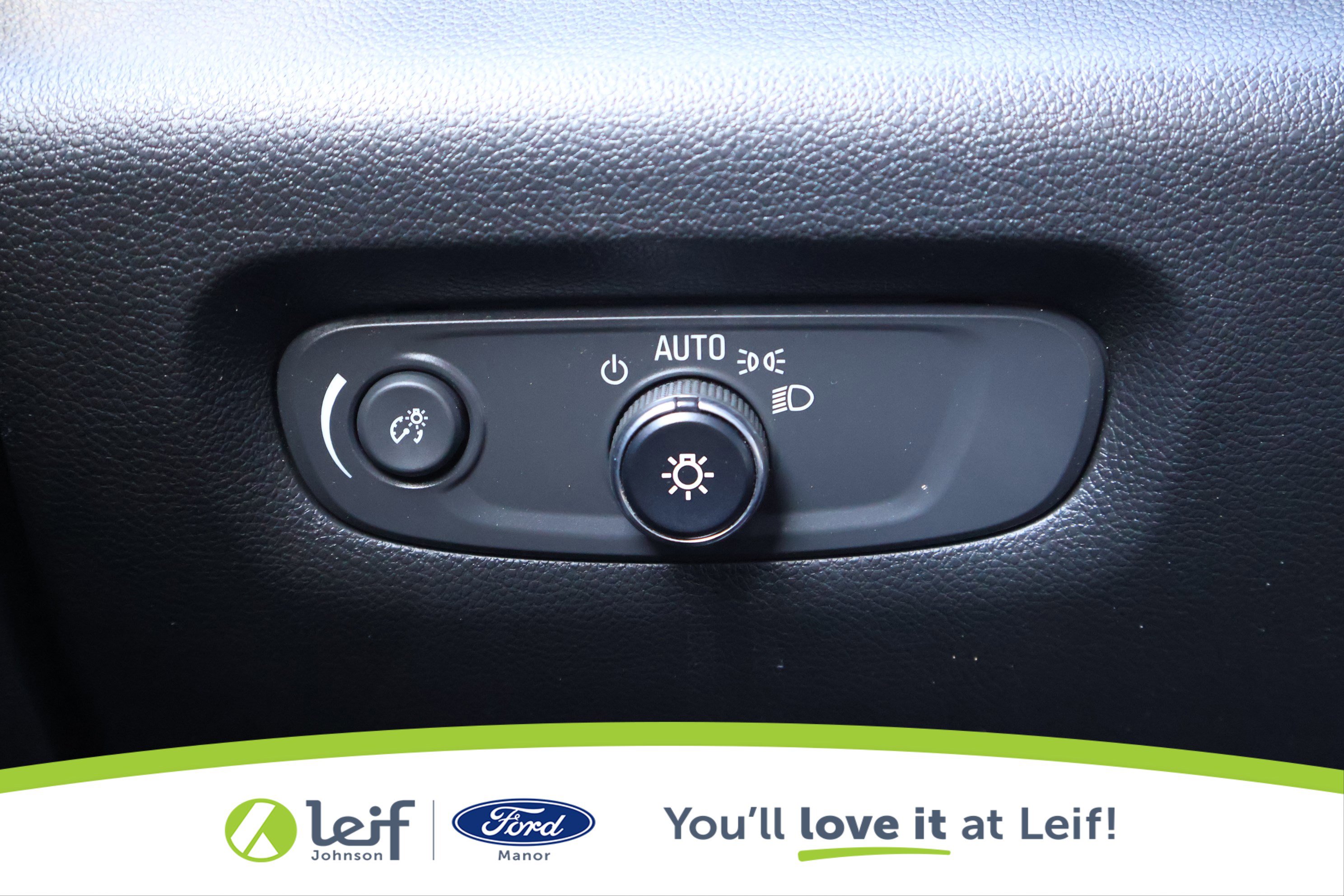 Used 2023 Chevrolet Traverse LT image 16