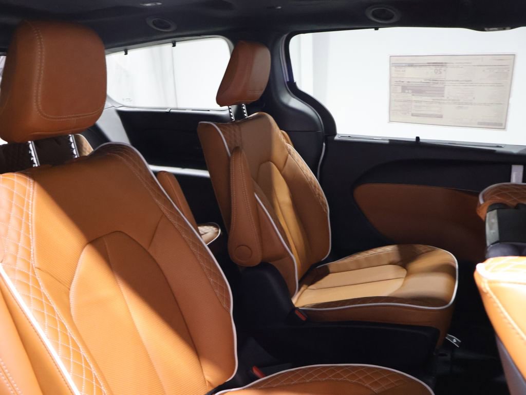 New 2026 Chrysler Pacifica Pinnacle AWD/4WD image 14