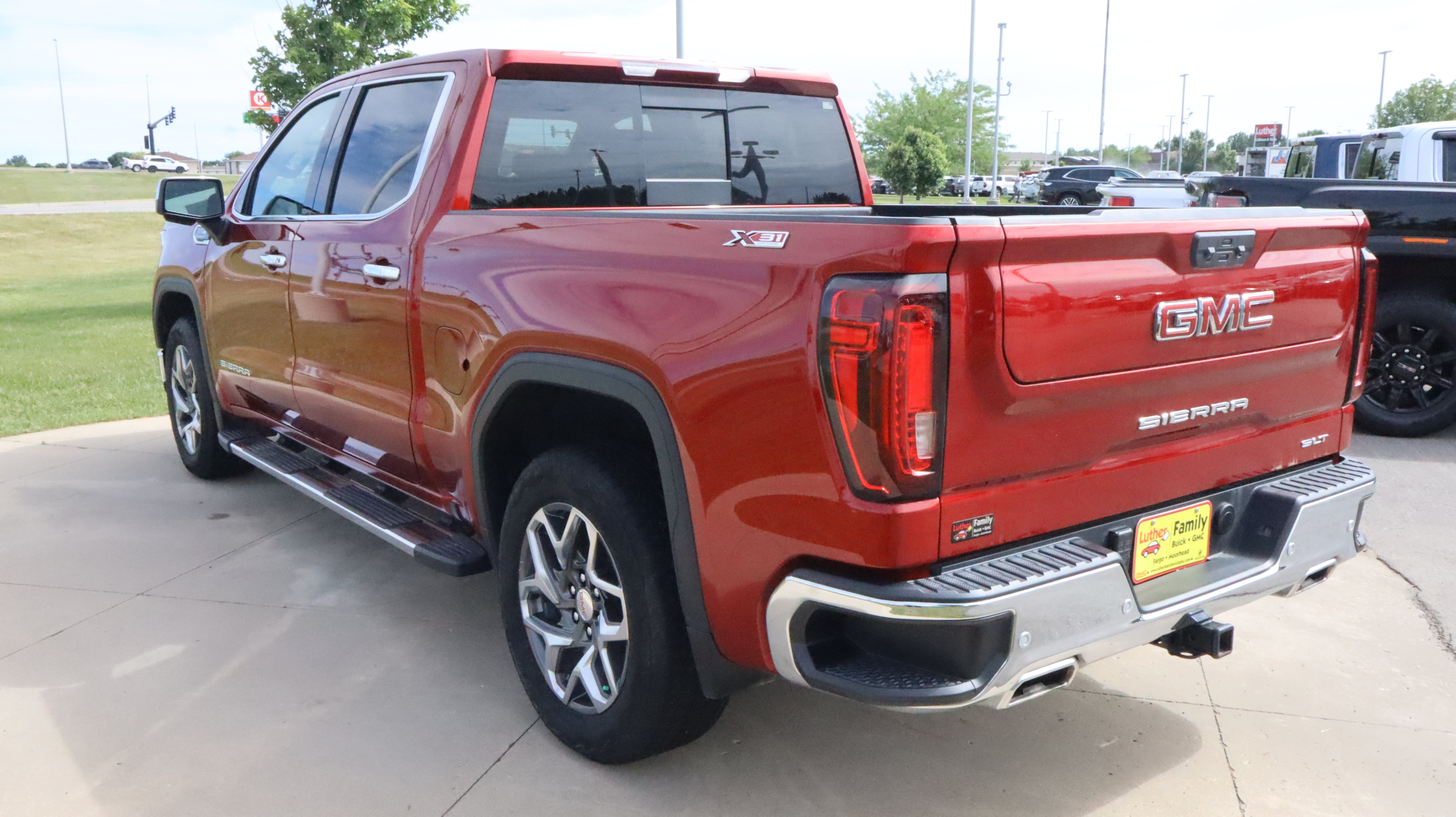 Used 2024 GMC Sierra 1500 SLT w/ SLT Premium Plus Package AWD/4WD image 5
