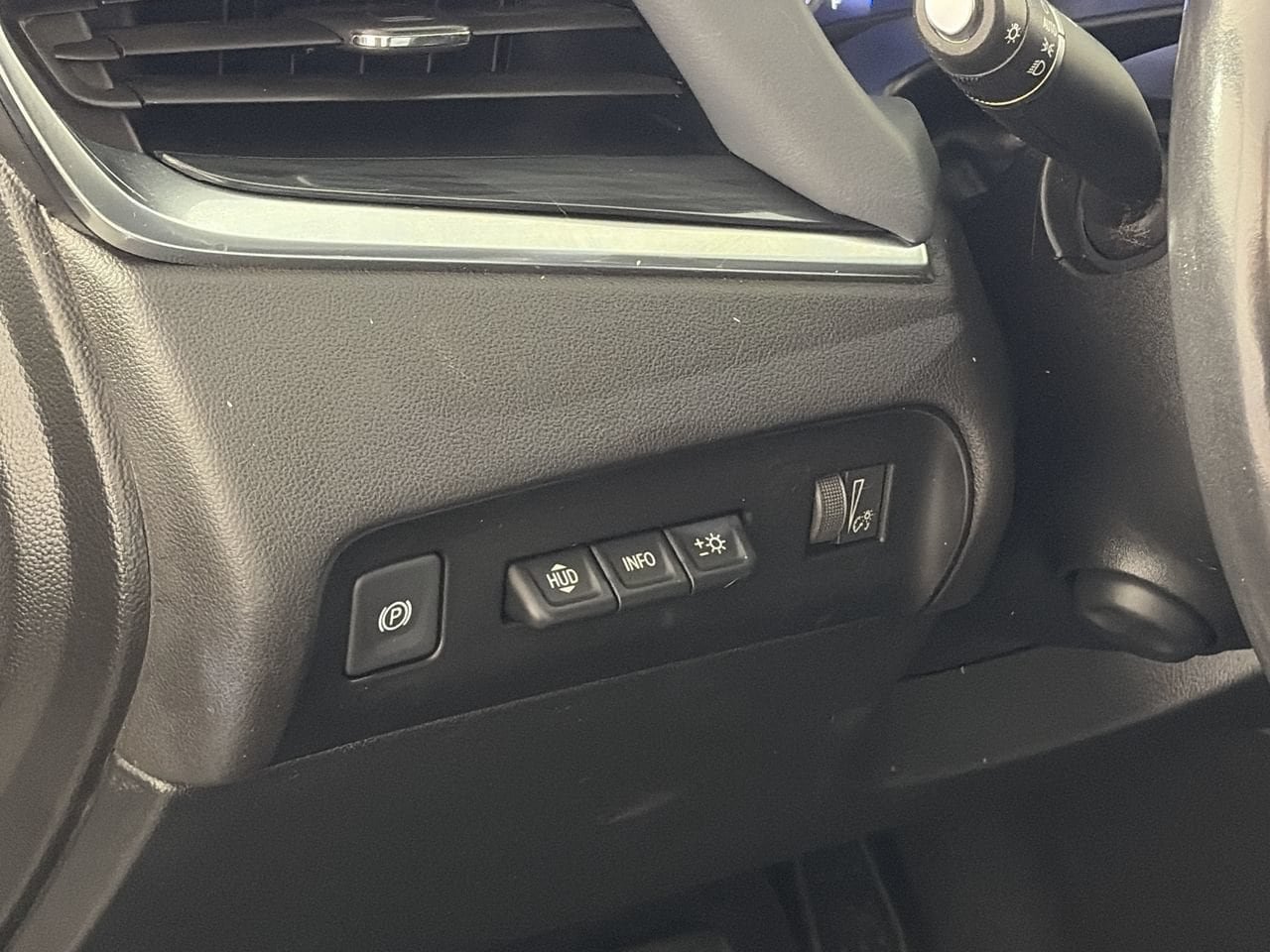 Used 2022 Buick Enclave Premium FWD image 12