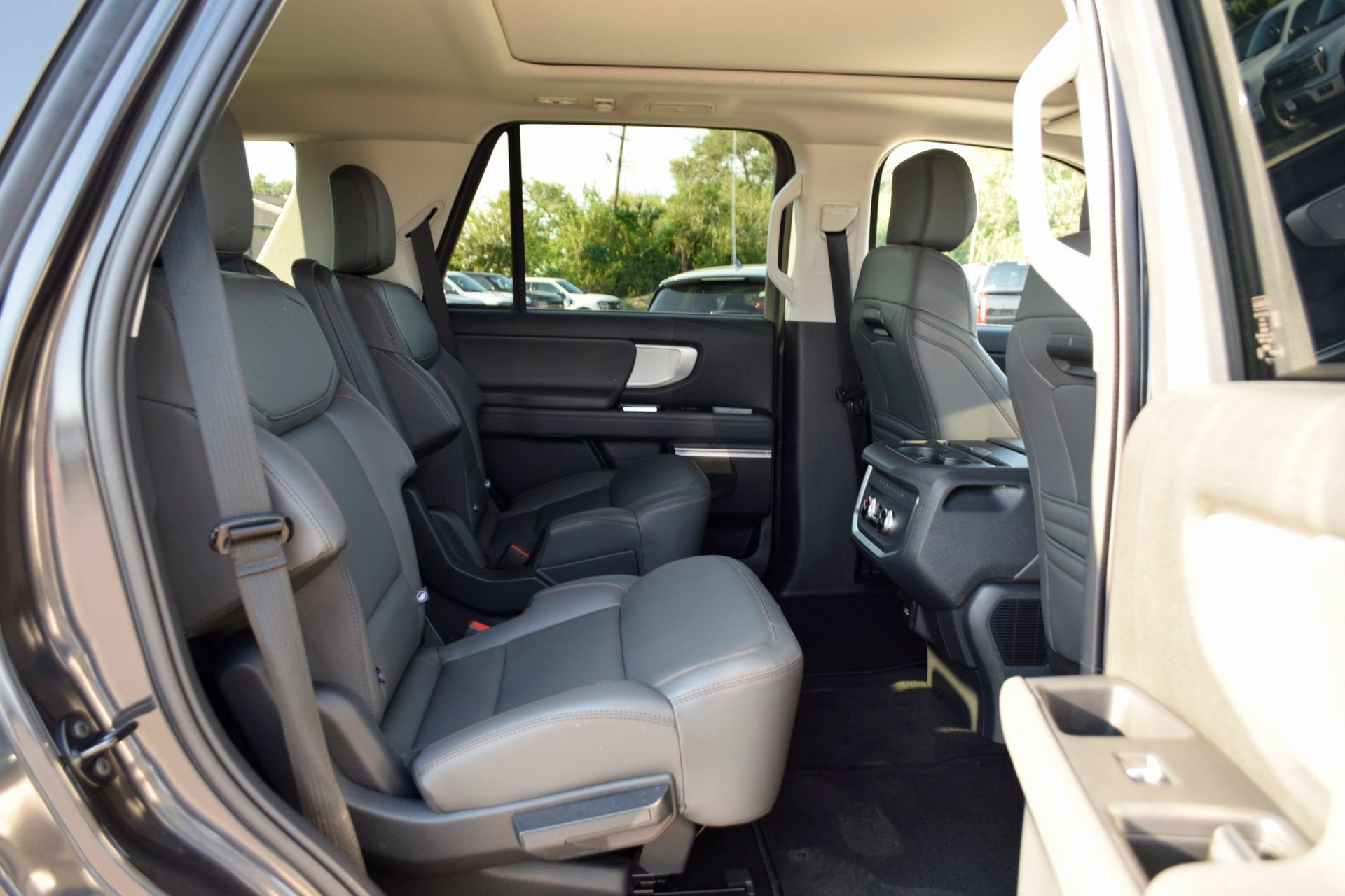 New 2025 Ford Expedition Active image 24