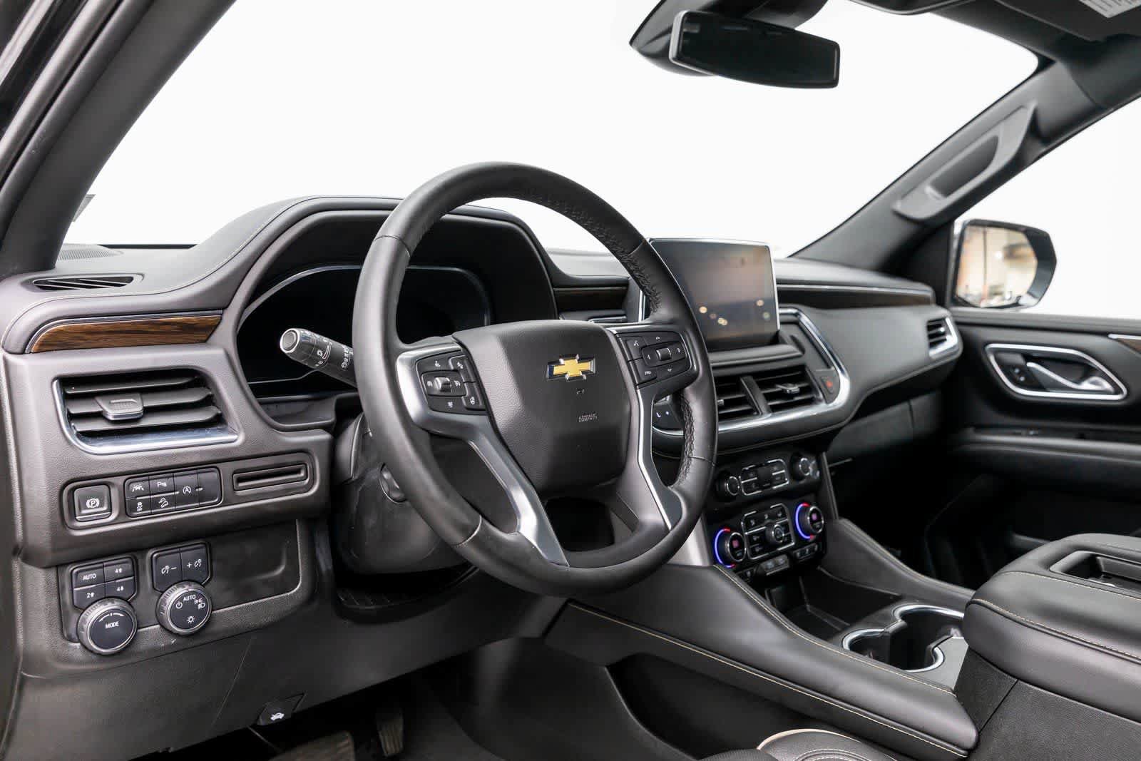 Used 2024 Chevrolet Suburban Premier AWD/4WD image 2