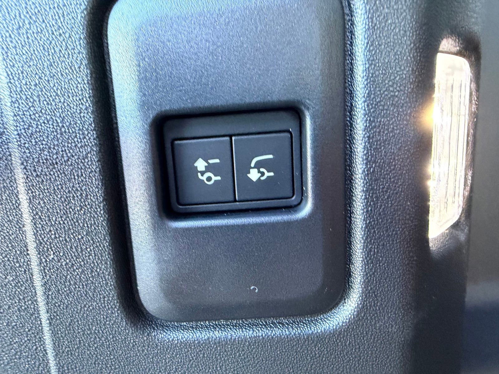 New 2026 Land Rover Defender 110 V8 image 31