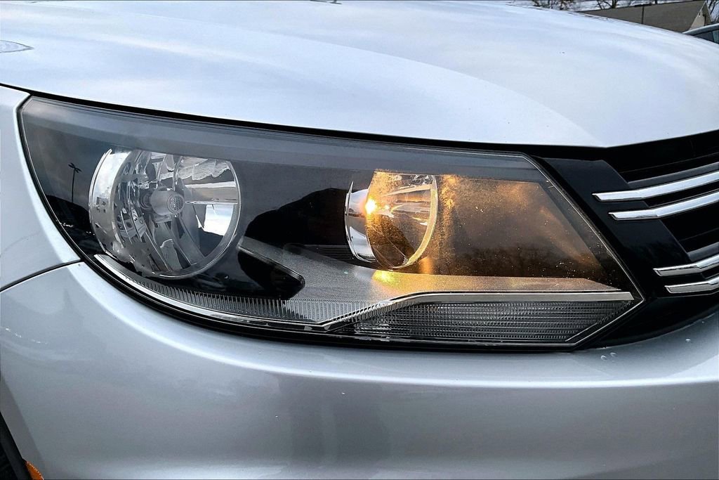 Used 2017 Volkswagen Tiguan S image 30