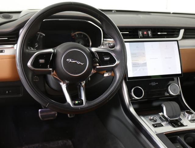 Used 2022 Jaguar XF R-Dynamic SE image 5