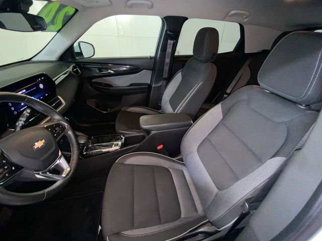 Used 2024 Chevrolet TrailBlazer LT w/ LT Cold Weather Package FWD image 14