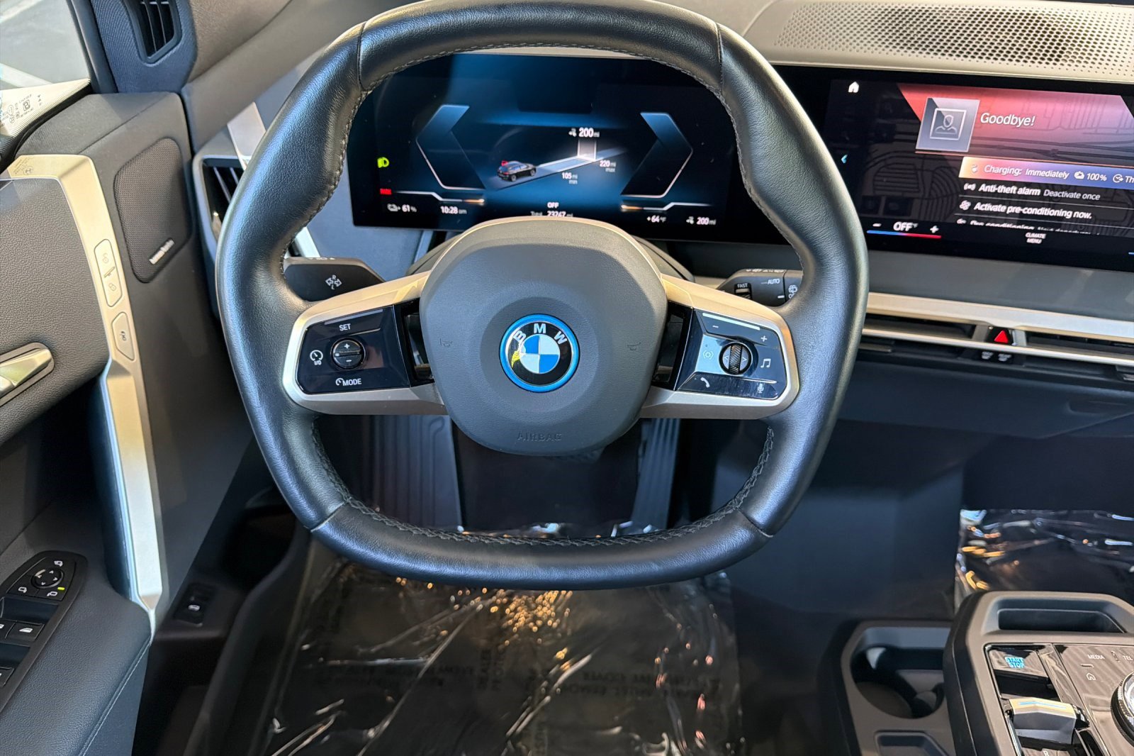 Used 2023 BMW iX xDrive50 w/ Sport Package AWD/4WD image 18