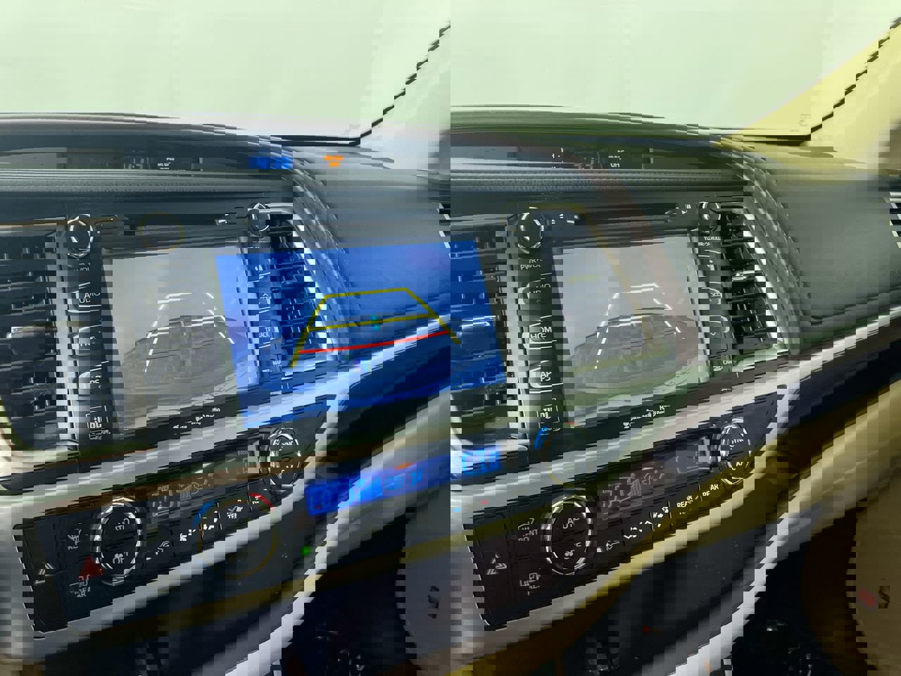 Used 2016 Toyota Highlander Limited image 29