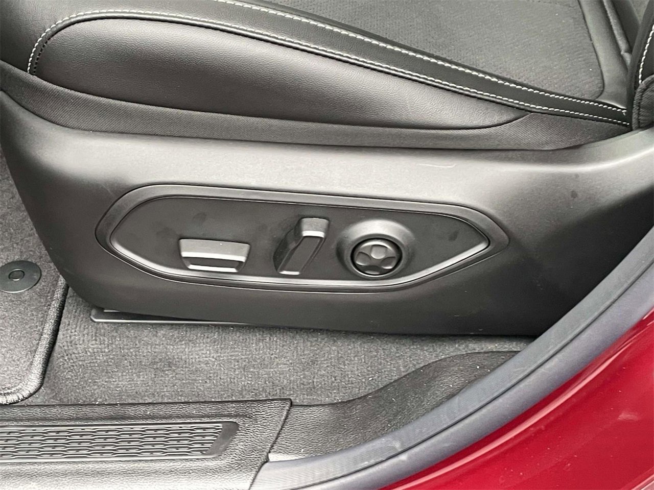 New 2025 Jeep Grand Cherokee Altitude image 31