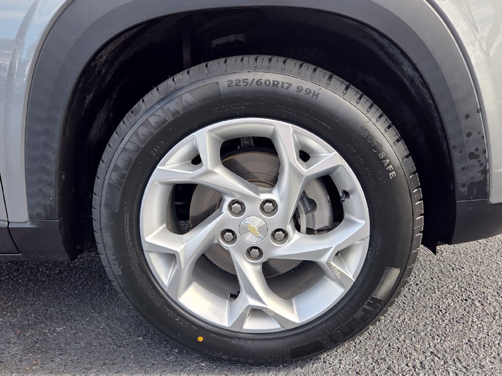 Certified 2024 Chevrolet Trax LS w/ LS Convenience Package FWD image 11