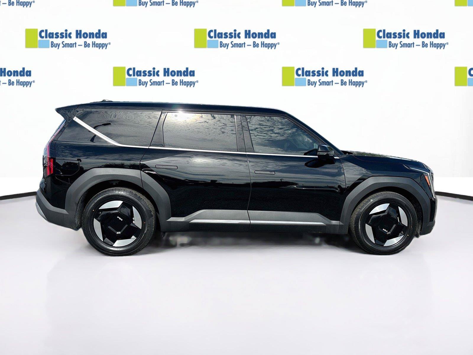 Used 2024 Kia EV9 Light Long Range RWD image 9