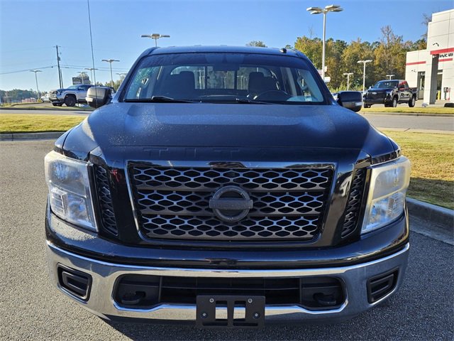 Used 2019 Nissan Titan SV image 2