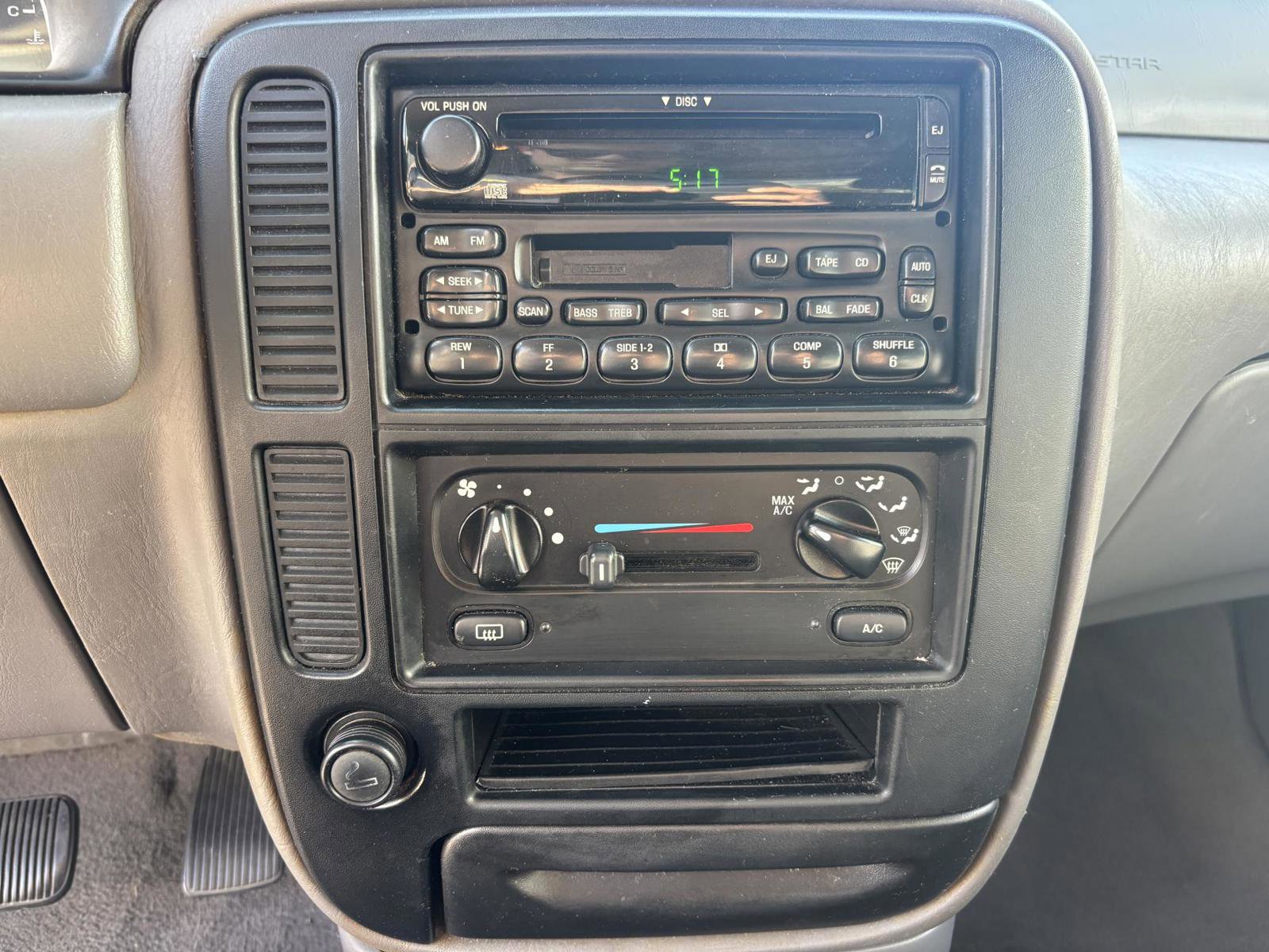 Used 2002 Ford Windstar LX image 15