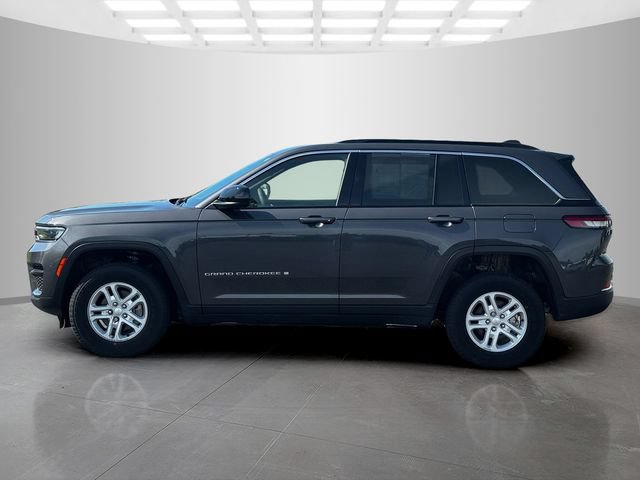 Certified 2024 Jeep Grand Cherokee Laredo w/ Luxury Tech Group I AWD/4WD image 4