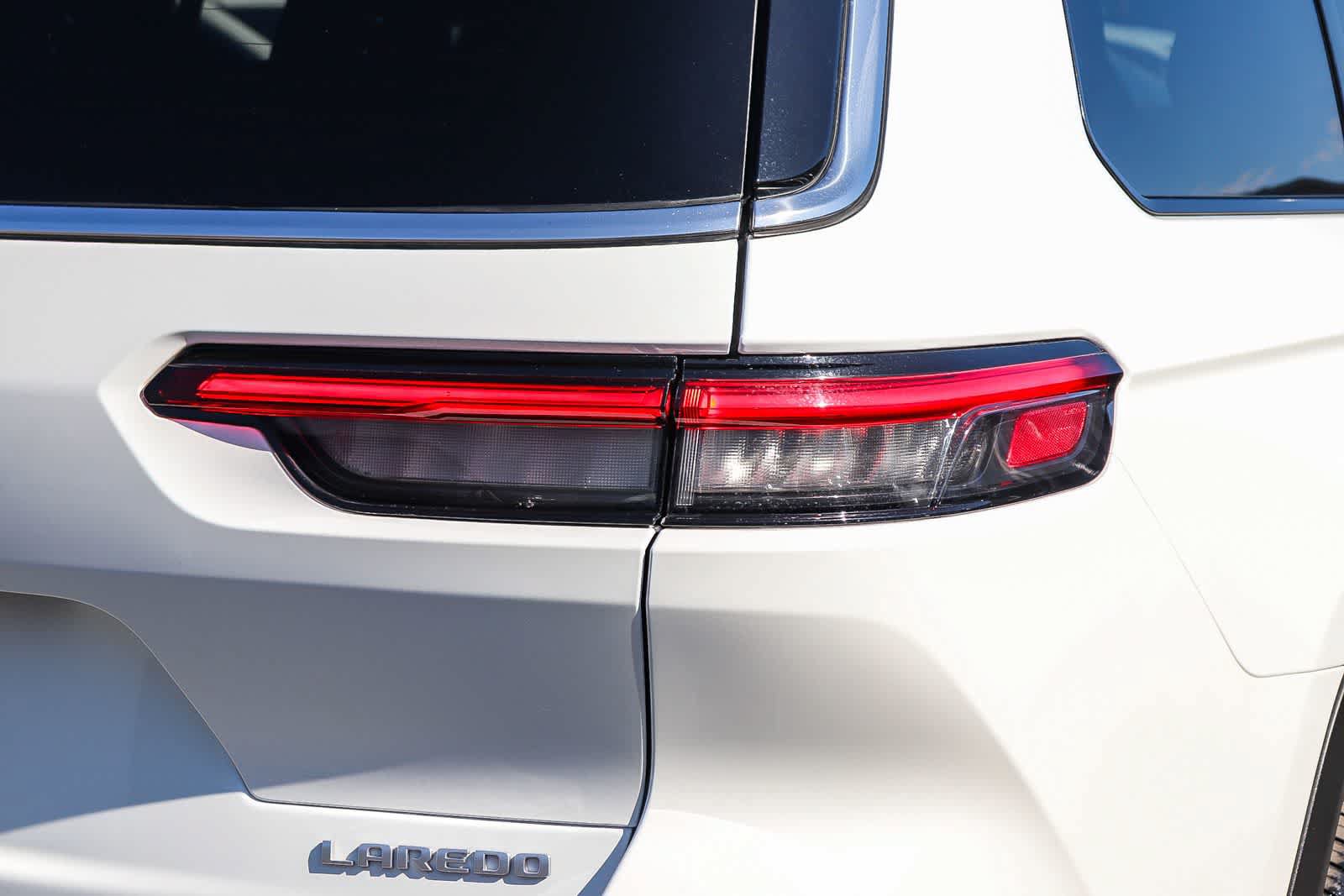 Used 2025 Jeep Grand Cherokee L Laredo RWD image 7