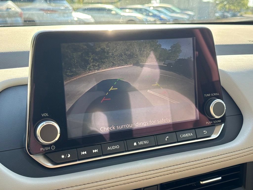 Certified 2025 Nissan Rogue SV FWD image 25