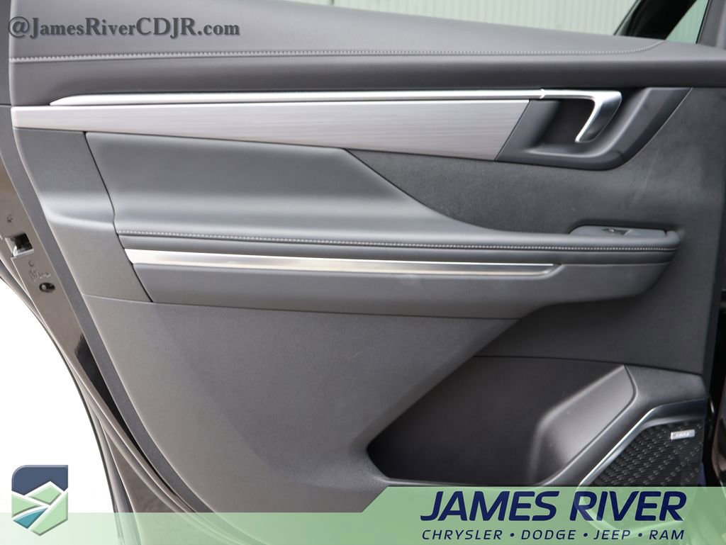 Used 2025 Buick Enclave Preferred image 18