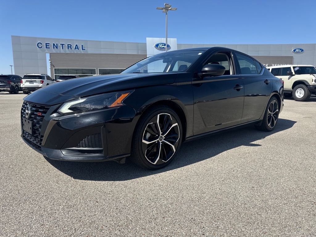 Used 2023 Nissan Altima 2.5 SR image 2
