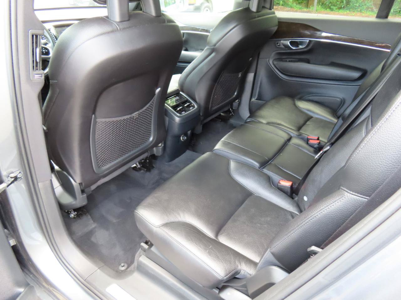 Used 2018 Volvo XC90 T6 Momentum w/ Convenience Package AWD/4WD image 13