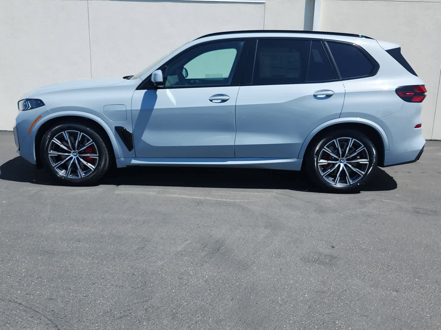 New 2026 BMW X5 xDrive50e w/ M Sport Package AWD/4WD image 4