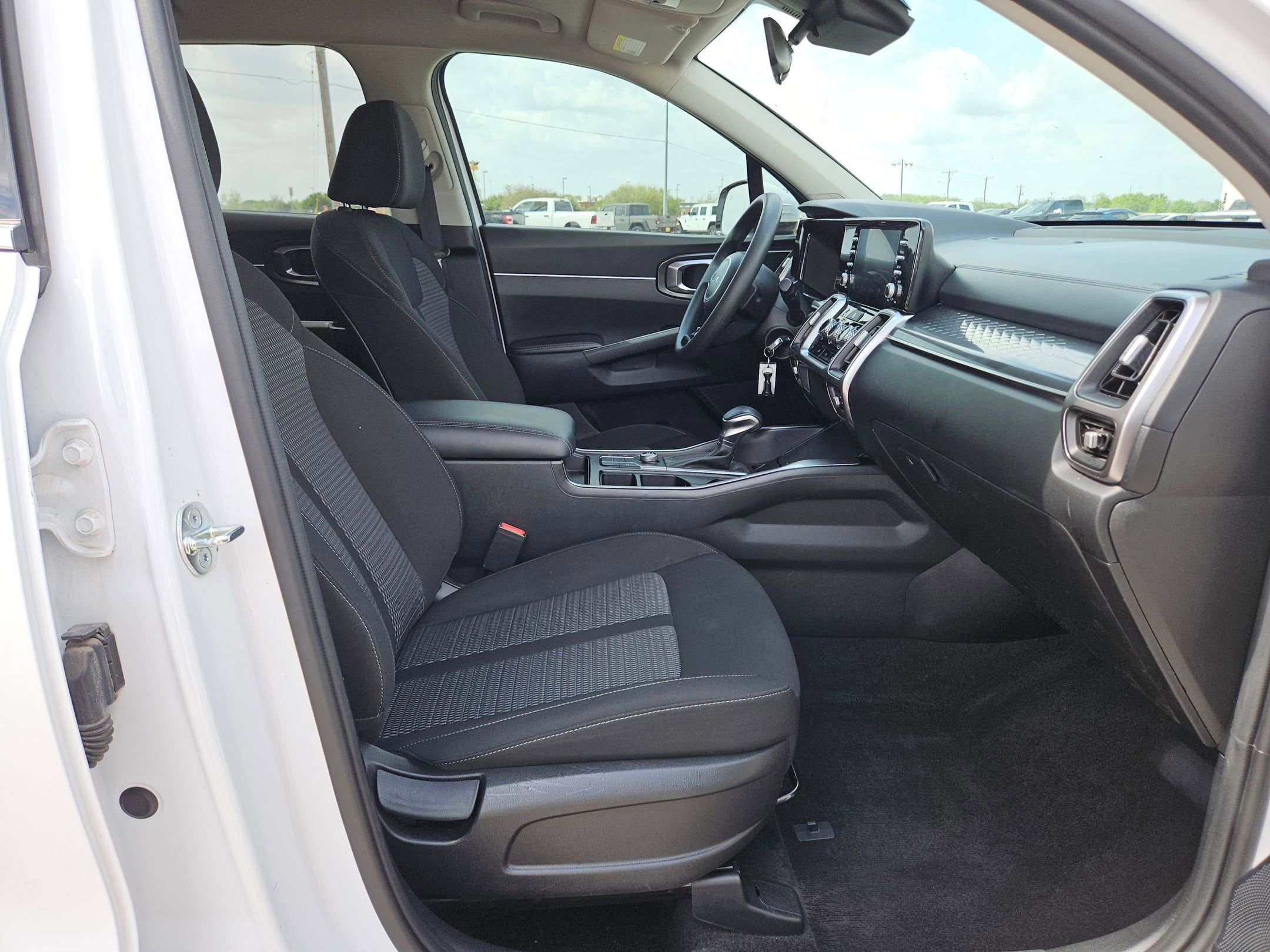 Used 2023 Kia Sorento LX FWD image 27