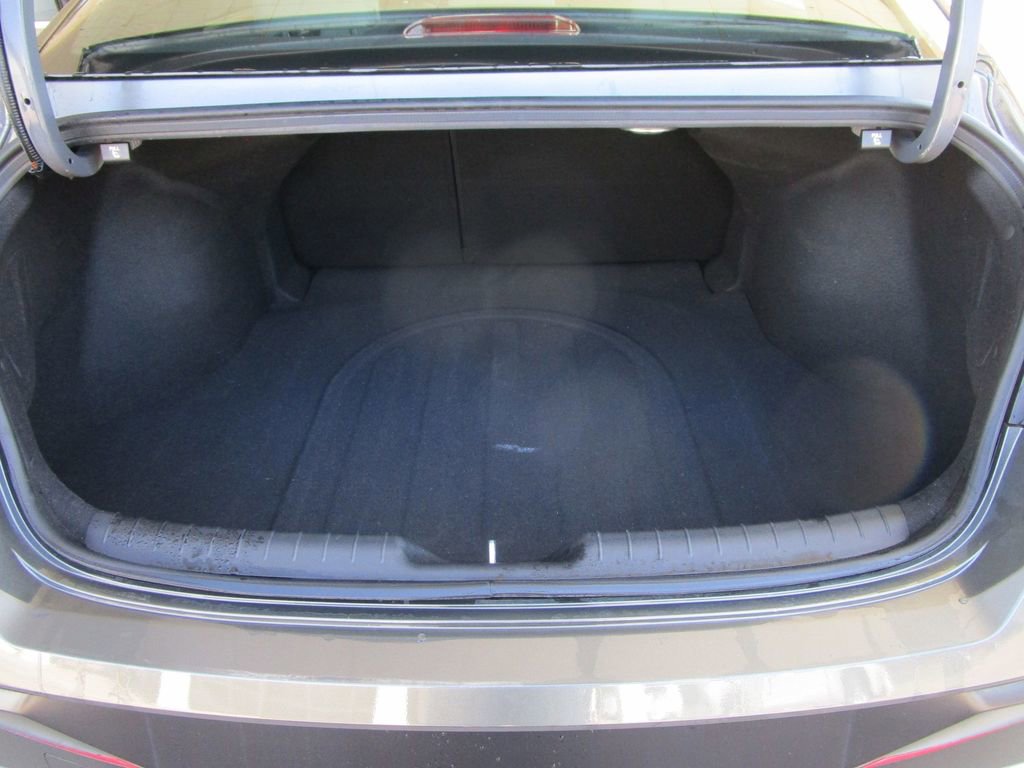 Used 2025 Hyundai Elantra Limited image 10