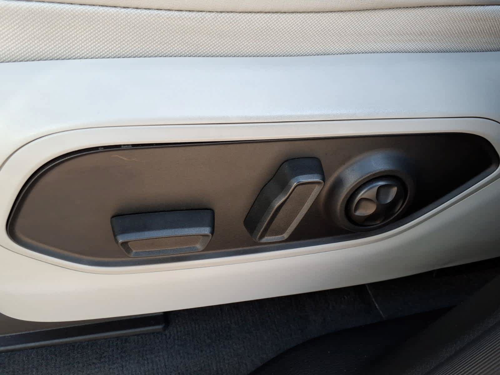 Used 2023 Jeep Grand Cherokee Overland AWD/4WD image 28