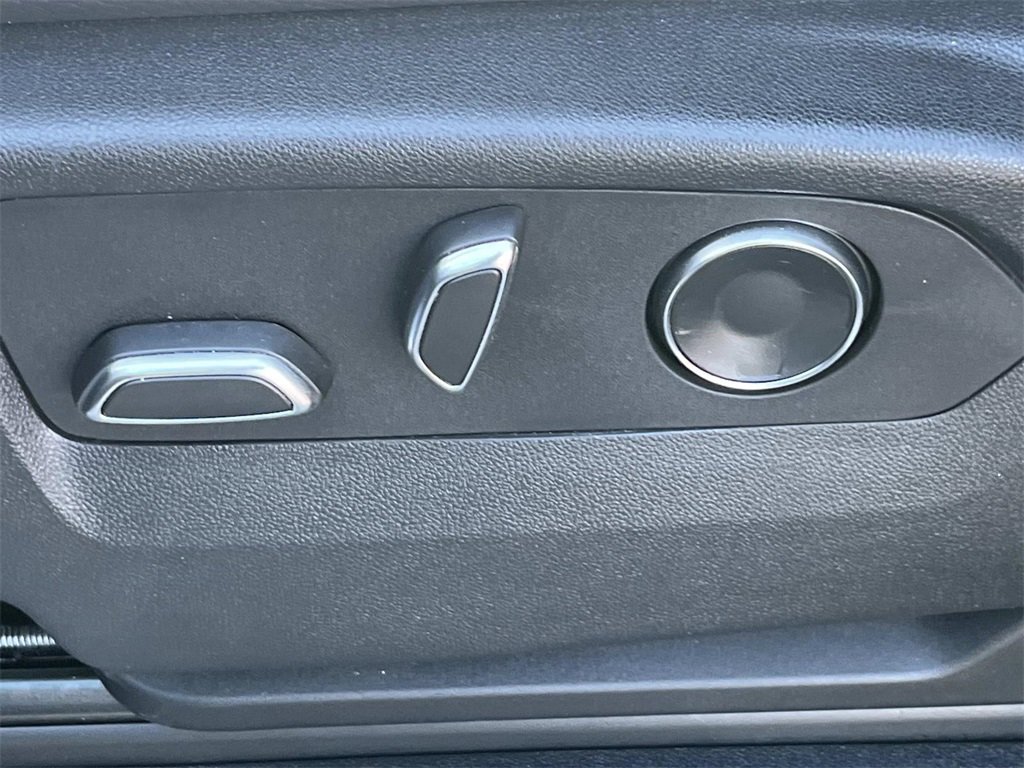 Used 2024 GMC Yukon XL Denali image 27