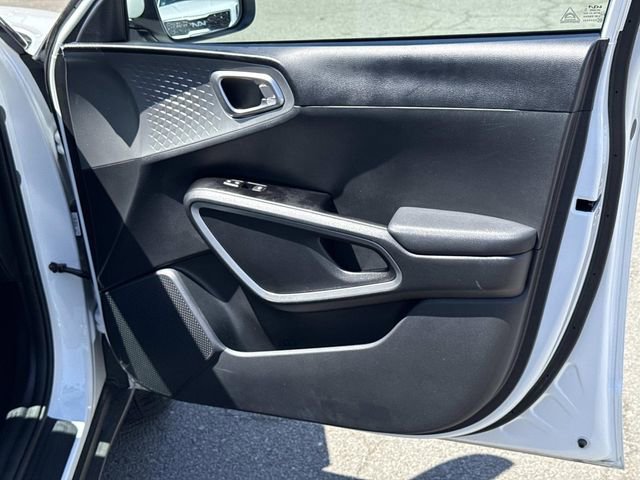 Used 2025 Kia Soul LX w/ LX Technology Package image 8