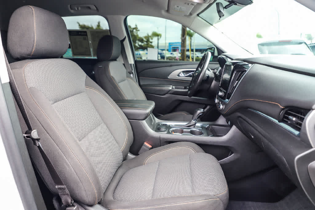 Used 2019 Chevrolet Traverse LT FWD image 16