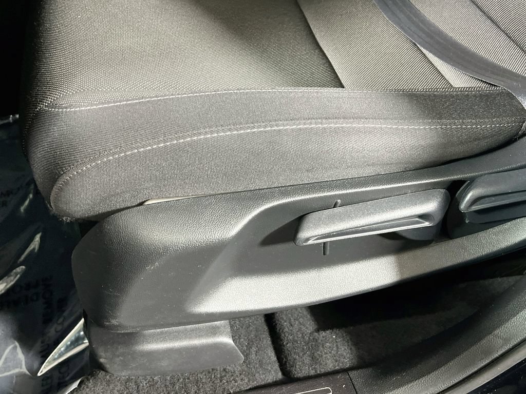 Used 2025 Honda CR-V LX image 17