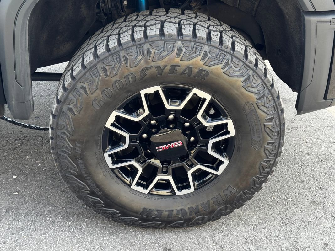 Used 2025 GMC Sierra 2500 AT4X AWD/4WD image 47