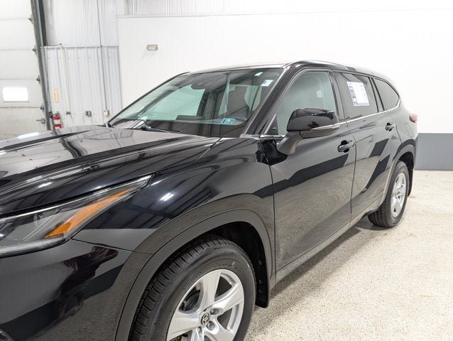 Used 2021 Toyota Highlander LE AWD/4WD image 7
