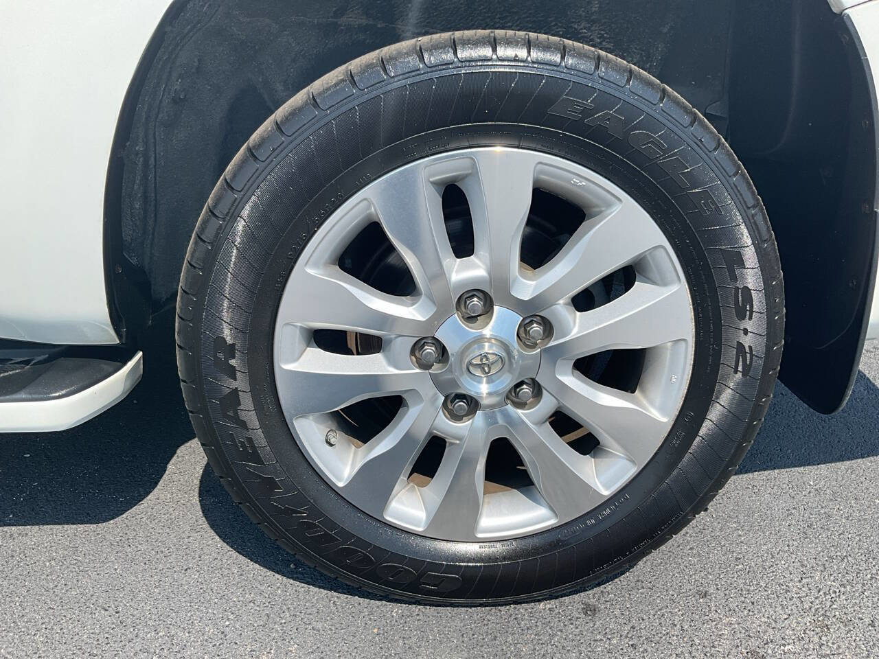 Used 2013 Toyota Sequoia Platinum image 38