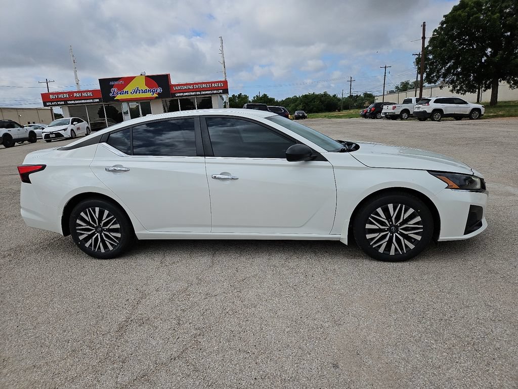 Used 2024 Nissan Altima 2.5 SV FWD image 12