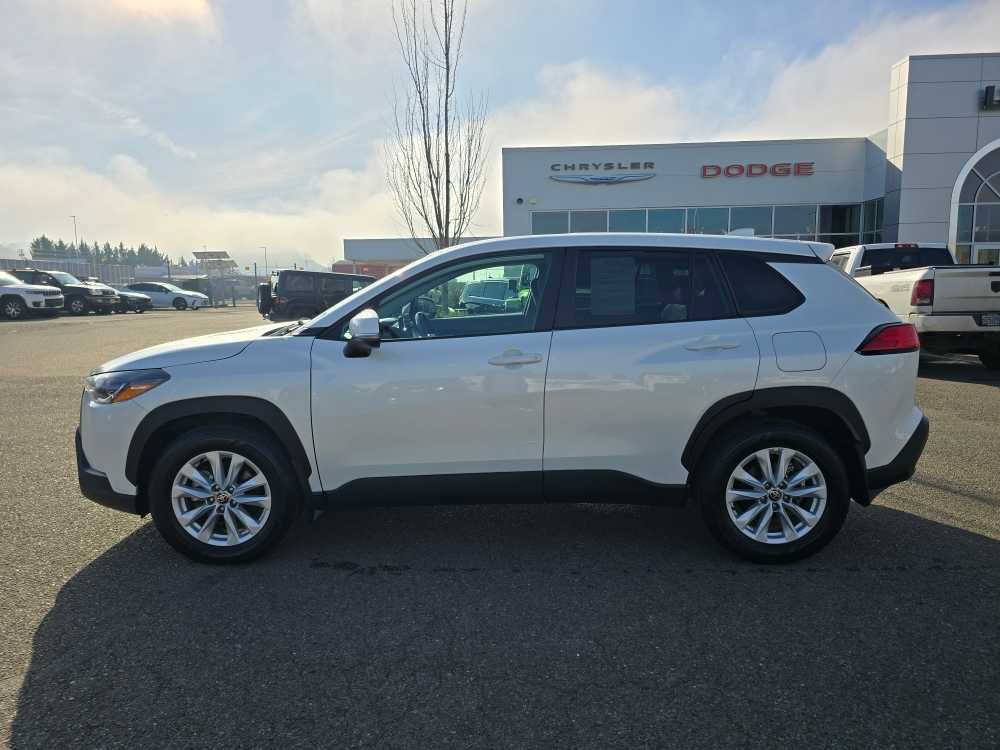 Used 2024 Toyota Corolla Cross LE image 2