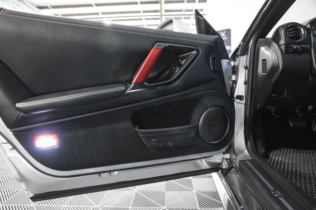 Used 2015 Nissan GT-R Black Edition AWD/4WD image 33
