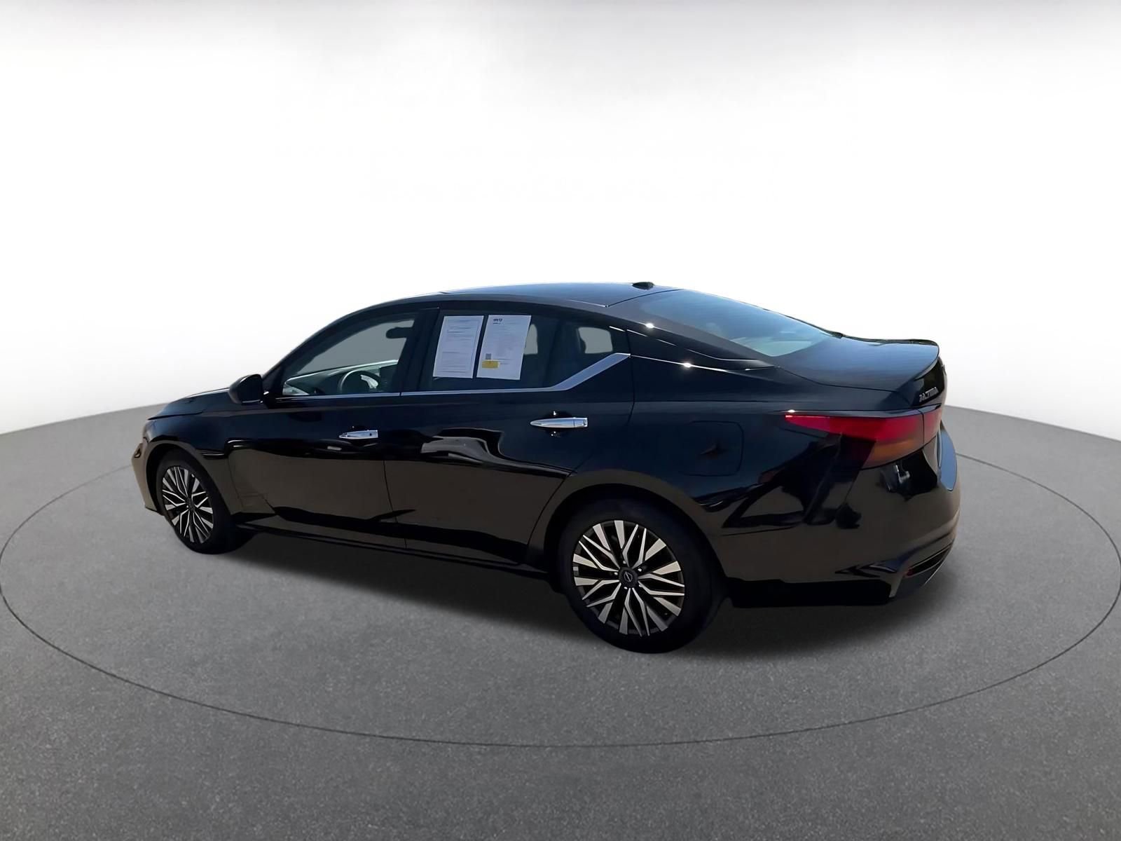 Used 2025 Nissan Altima 2.5 SV FWD image 10
