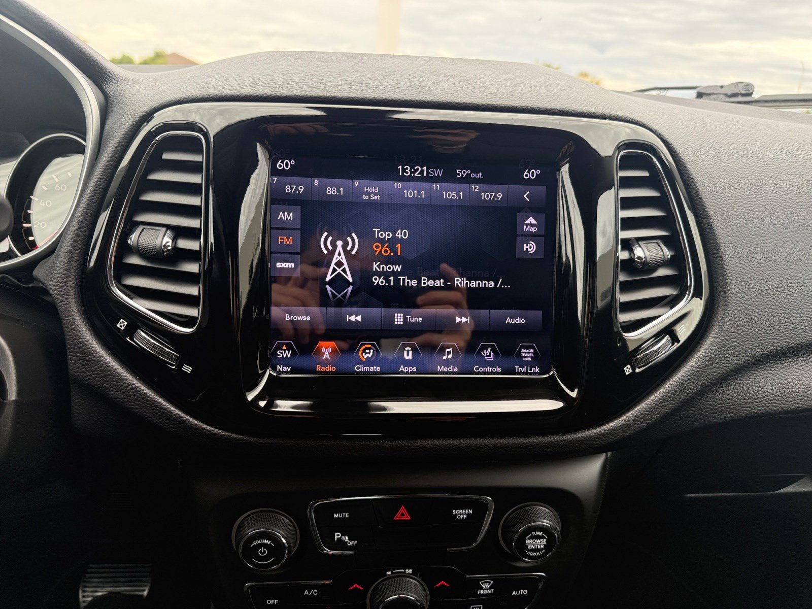 Used 2018 Jeep Compass Limited w/ Navigation Group AWD/4WD image 21