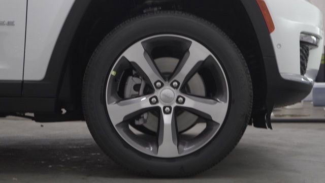 New 2025 Jeep Grand Cherokee L Limited w/ Luxury Tech Group II image 11