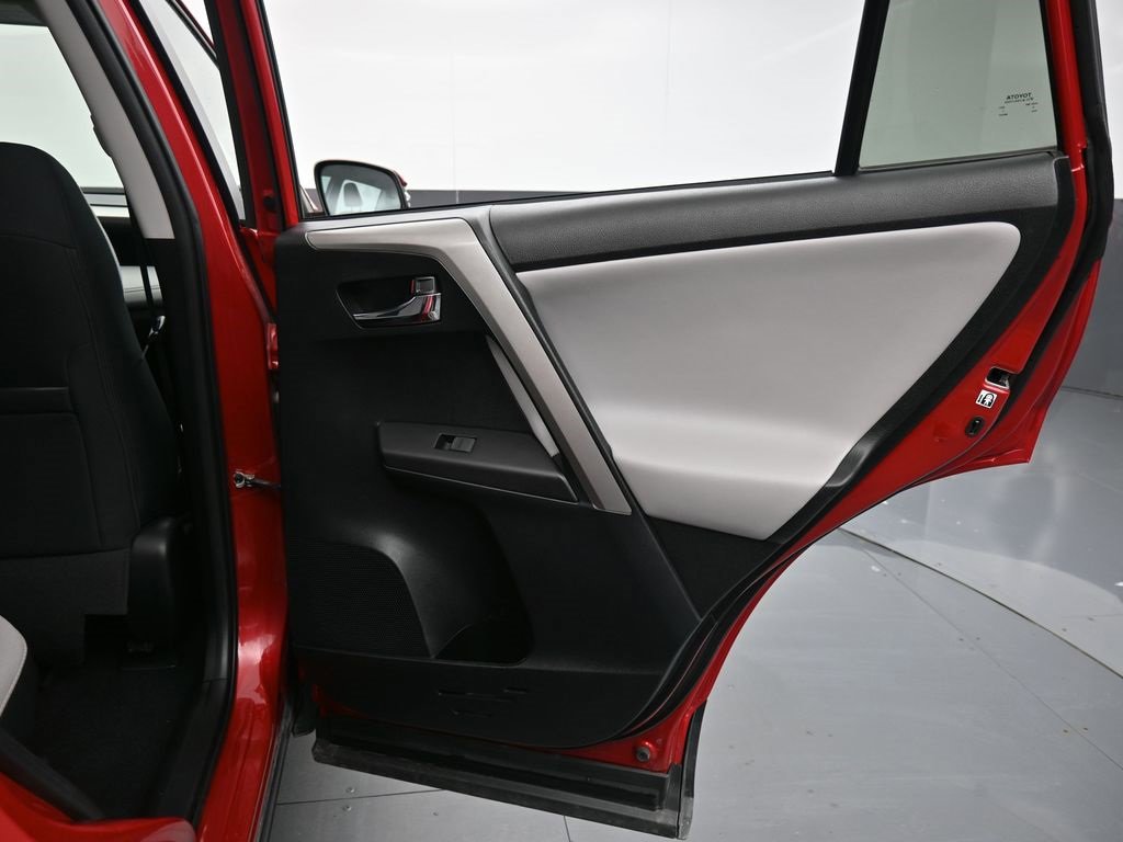 Used 2017 Toyota RAV4 XLE w/ Premium Extra Value Package image 37