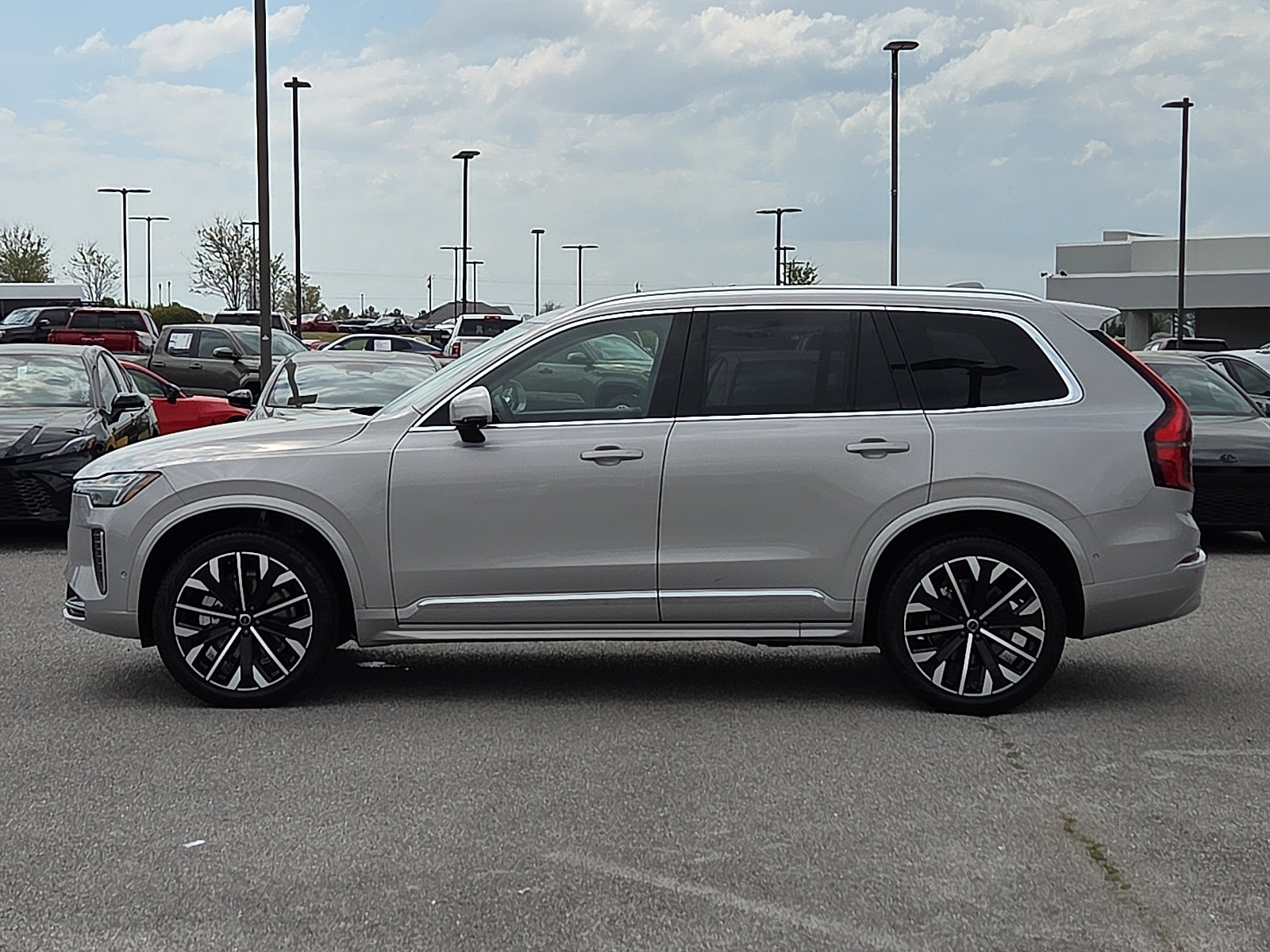 Used 2025 Volvo XC90 B6 Plus image 3