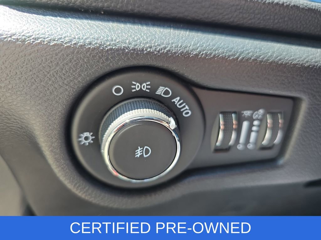 Used 2025 Chrysler Pacifica Limited FWD image 26