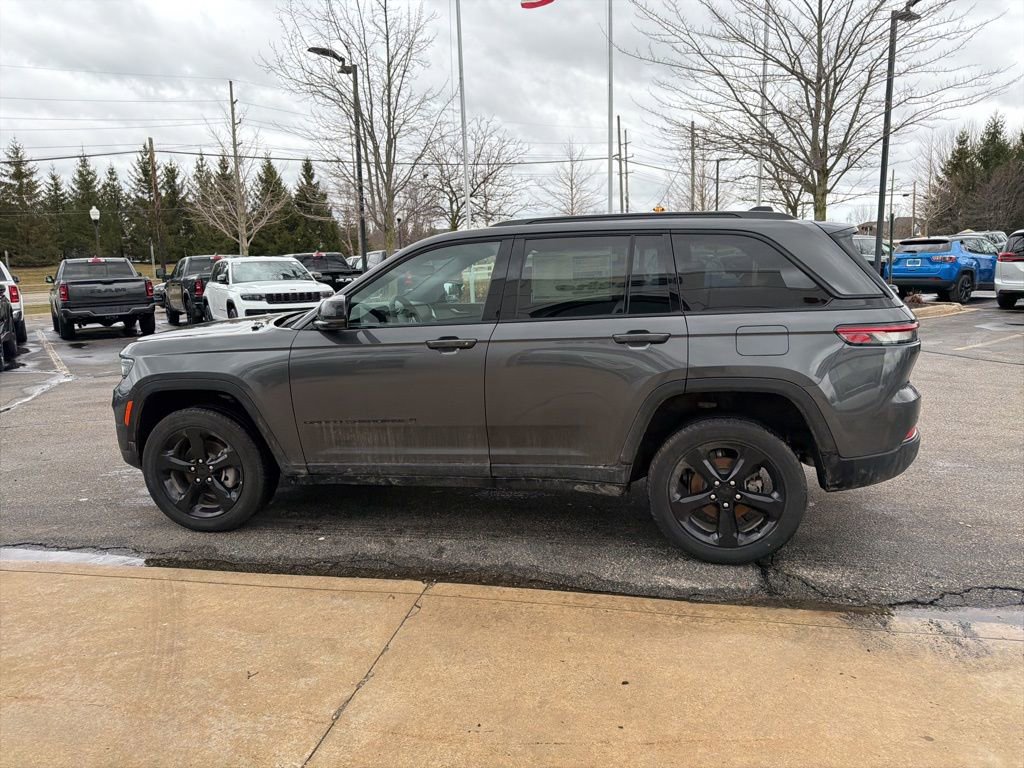 Certified 2024 Jeep Grand Cherokee Altitude image 5