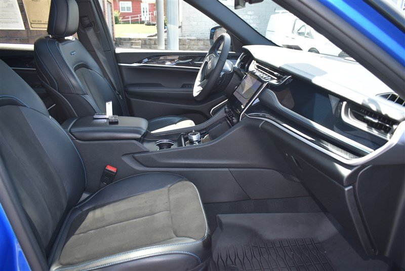 Used 2023 Jeep Grand Cherokee Trailhawk AWD/4WD image 37