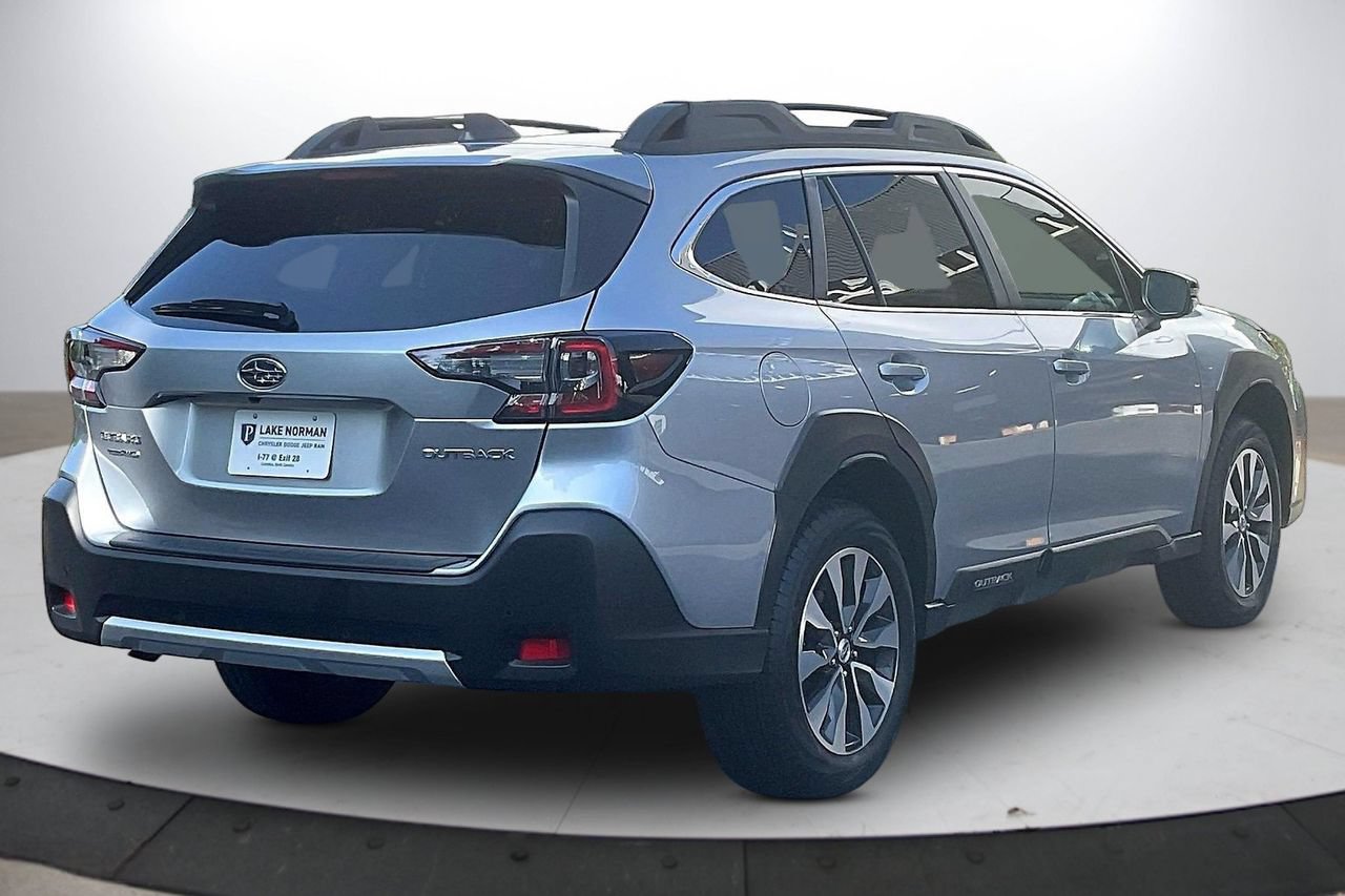 Used 2025 Subaru Outback Limited AWD/4WD image 9